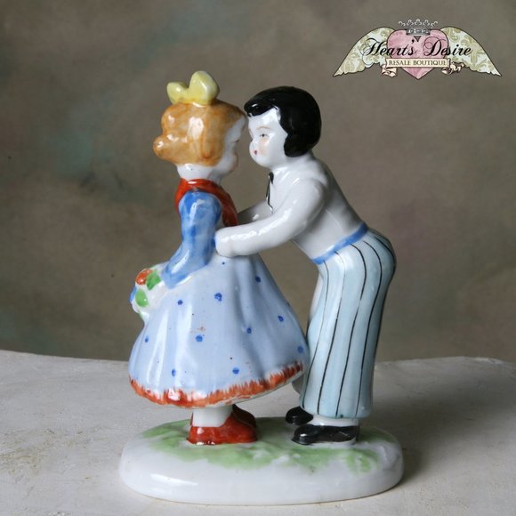 Kissing Statue Boy and Girl Antique Porcelain Pioneer Mdse Co NY 1950 Japan Cute - Picture 1 of 9